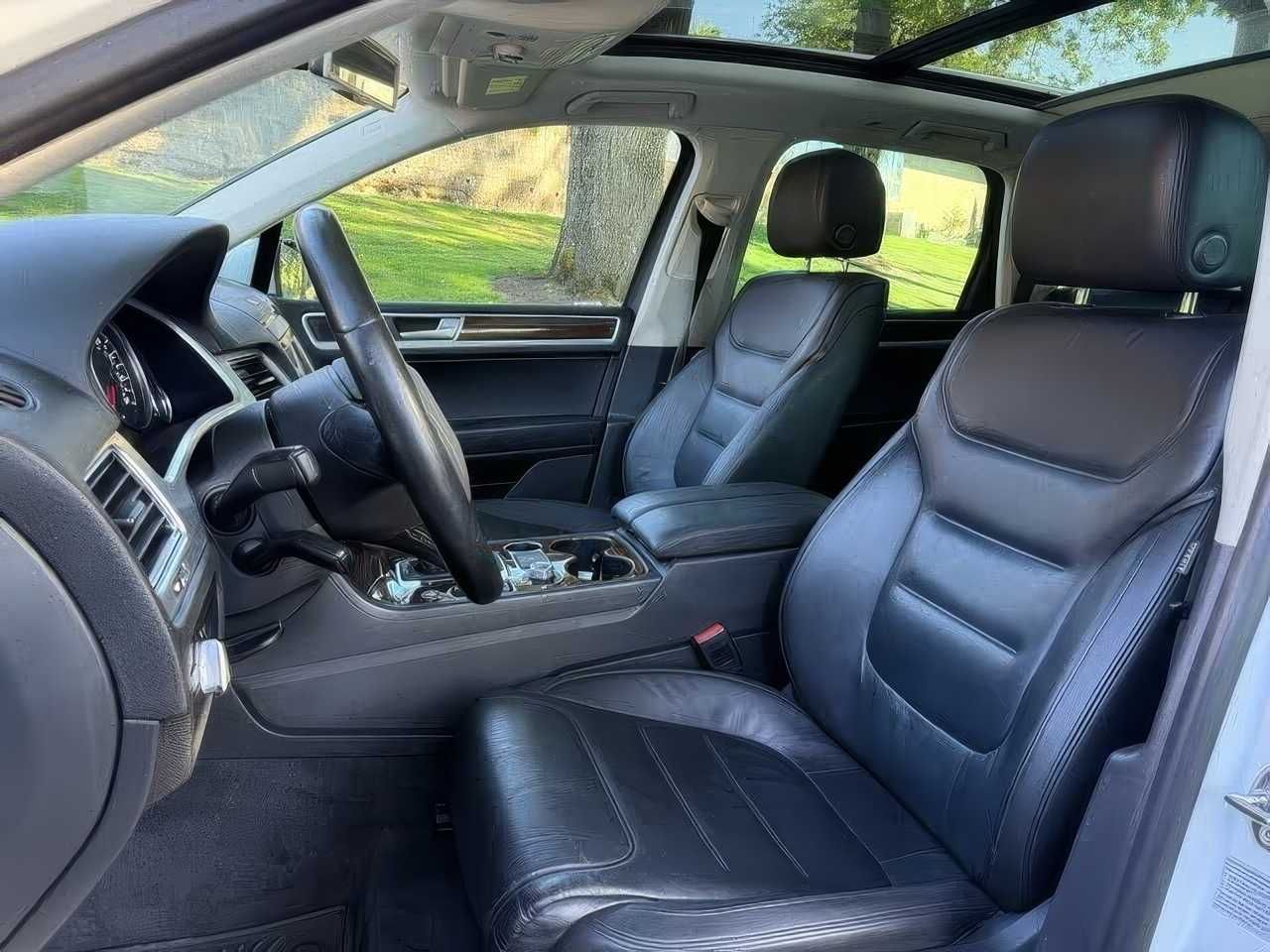 2015 Volkswagen Touareg VR6 Sport with Tech
