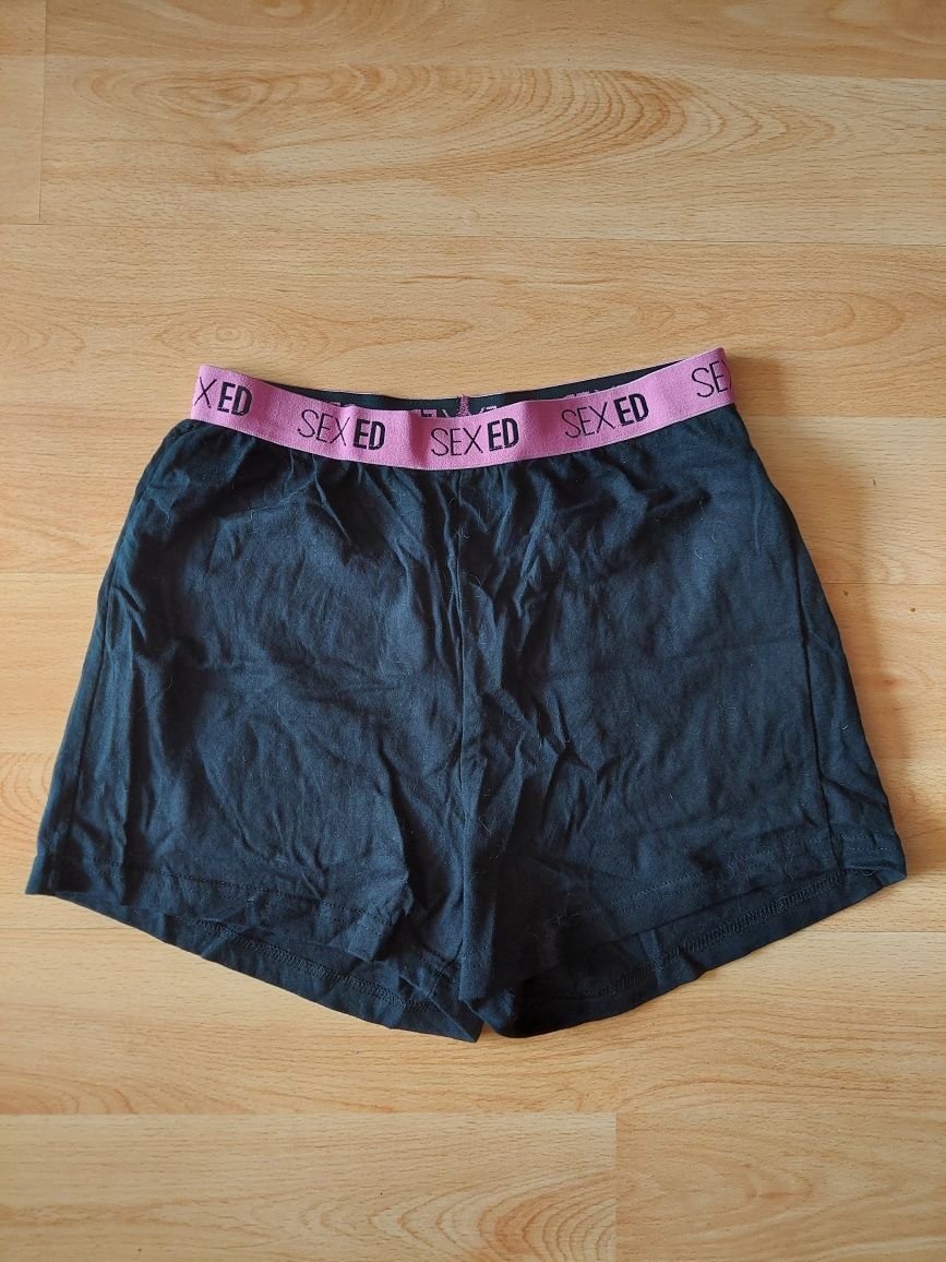 Sex Education | Netflix | szorty | spodenki | piżamowe | dresowe
