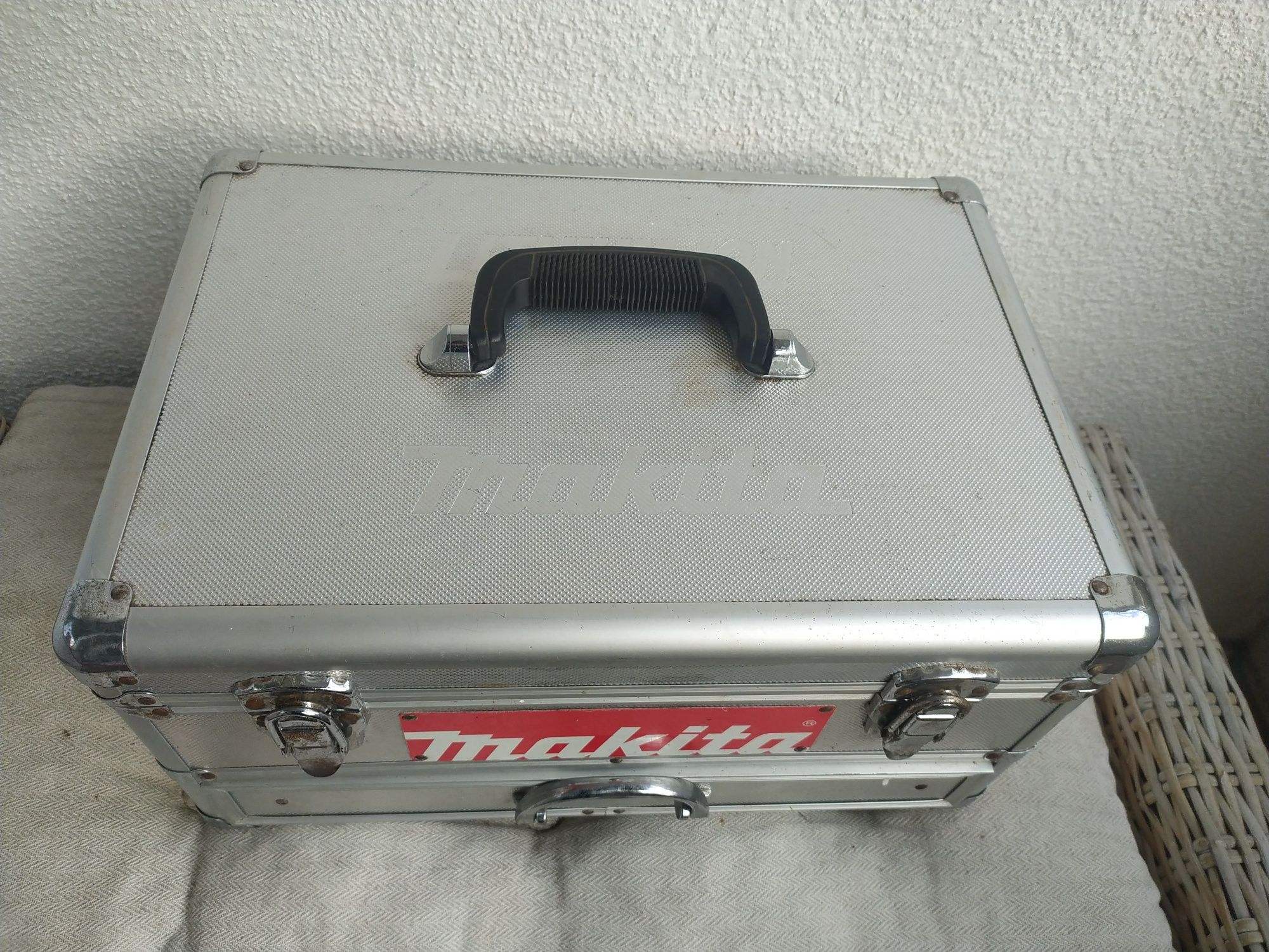 Makita skrzynia/ walizka/ skrzynka aluminiowa na wiertła lithum