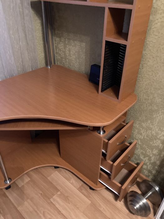 Стол компьютерный