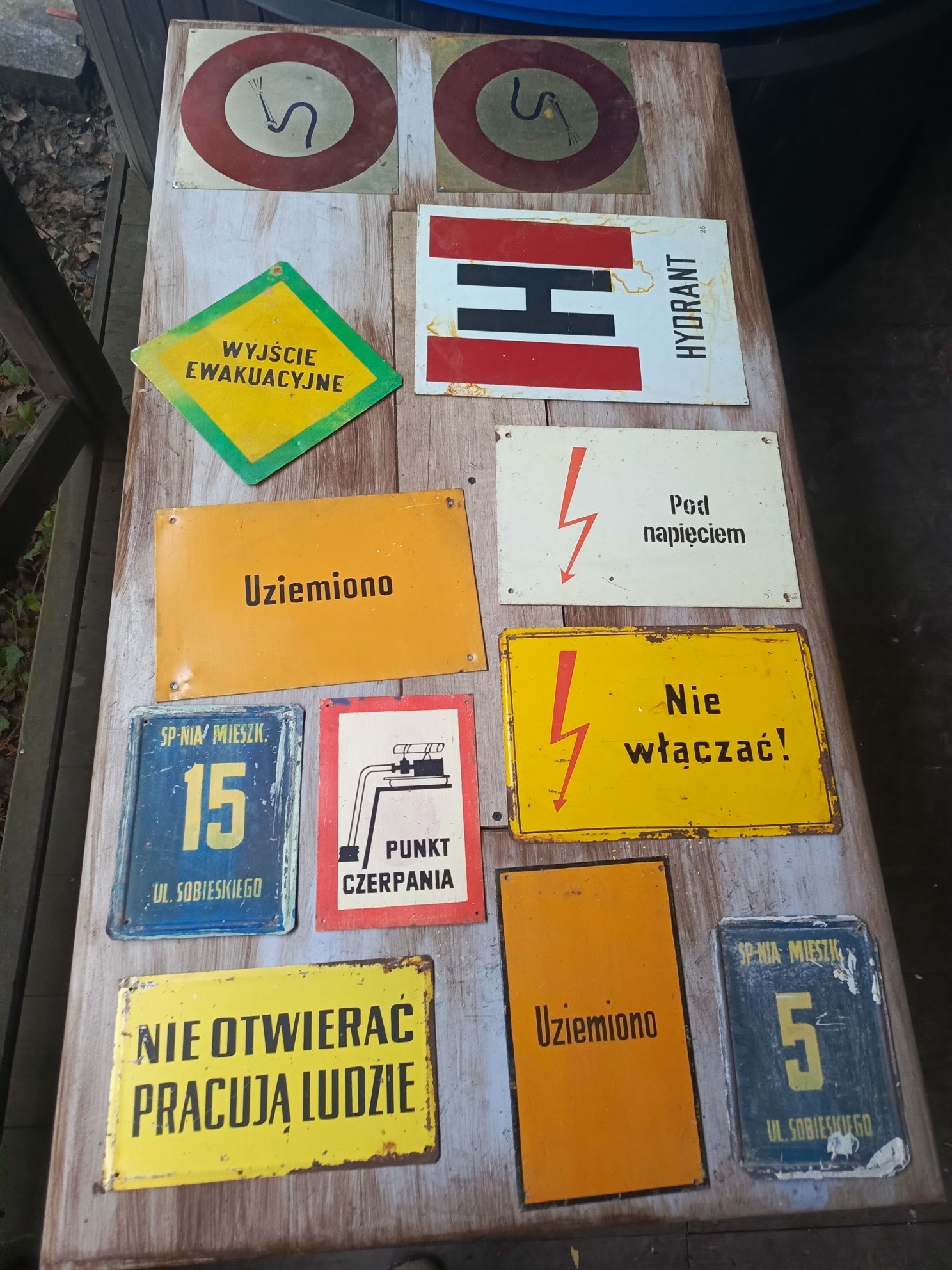 Stare metalowe tablice PRL