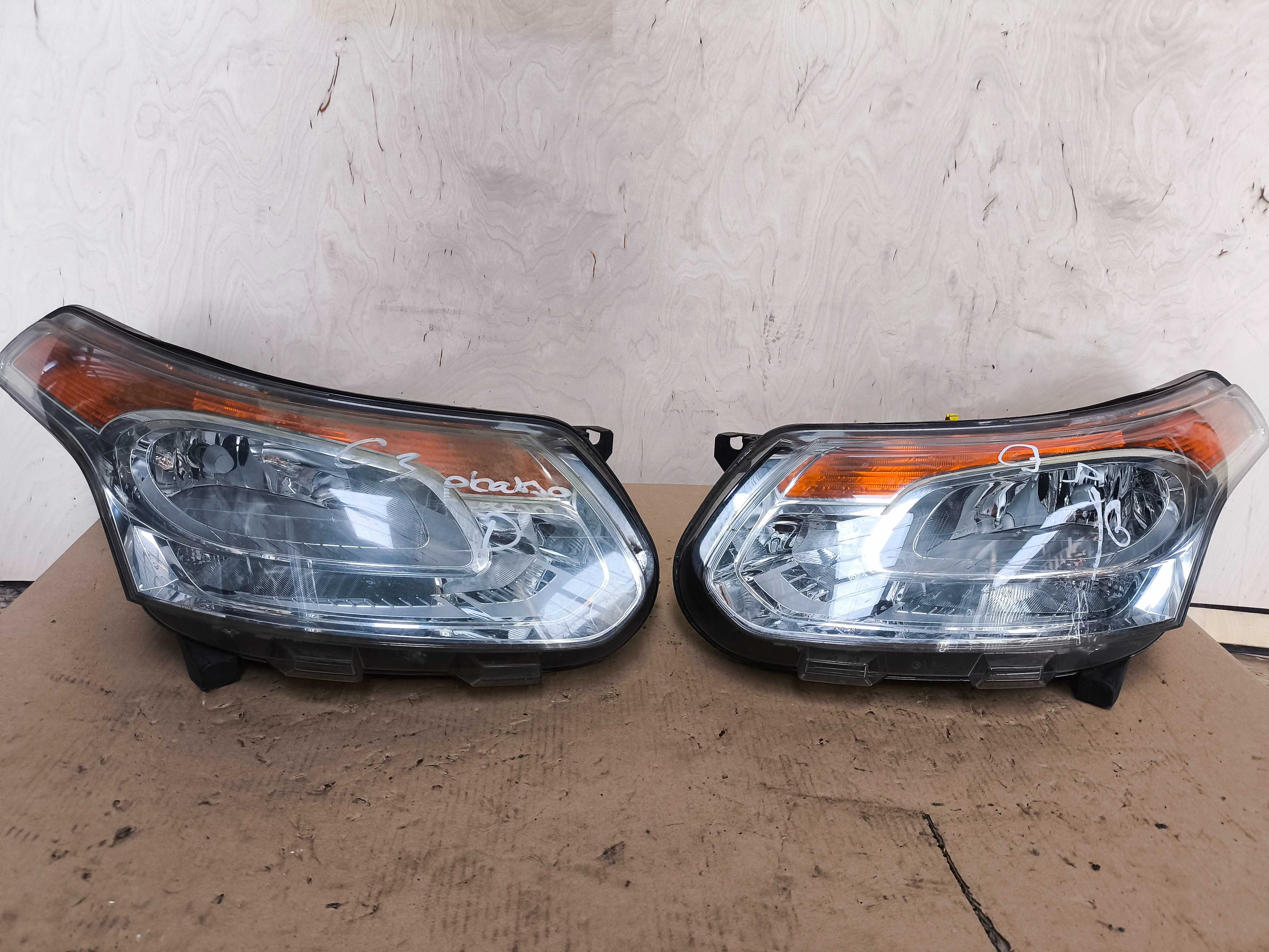 Lampa przednia prawa Citroen C3 Picasso 08-17r 1EG009767 Siedlce