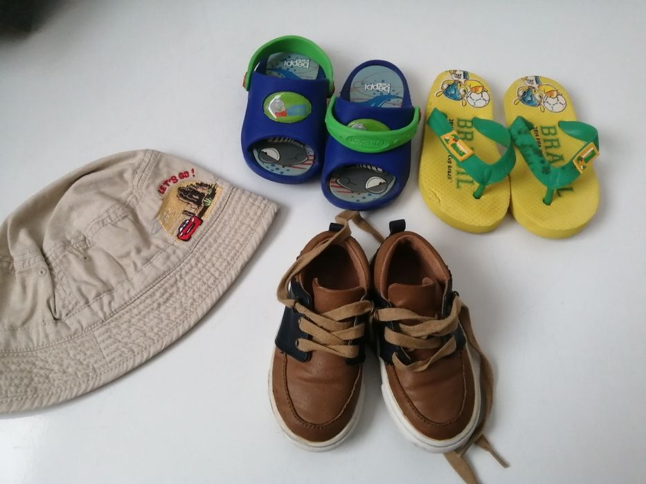 Sapatos chinelos 22 e 23