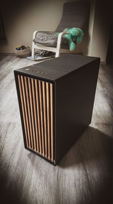 Komputer Gamingowy RYZEN 7 9800X3D RTX 5070Ti 32GB DDR5 4TB + GWAR