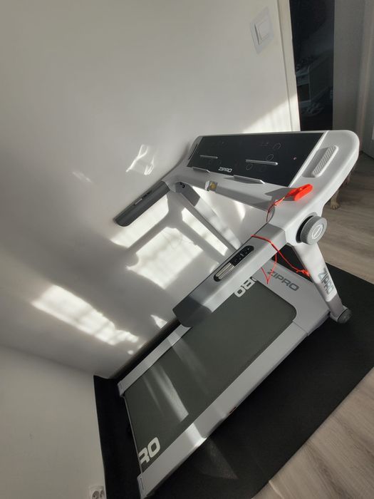 Bieżnia Zipro Pacto Iconsole+