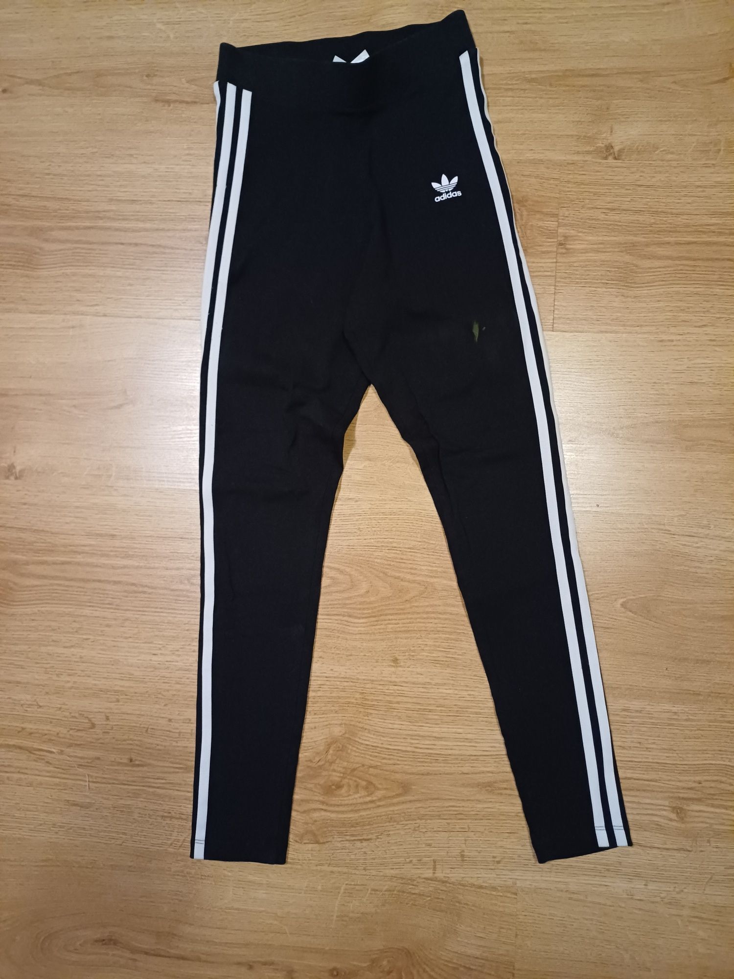 Getry Adidas rozmiar 34 z defektem