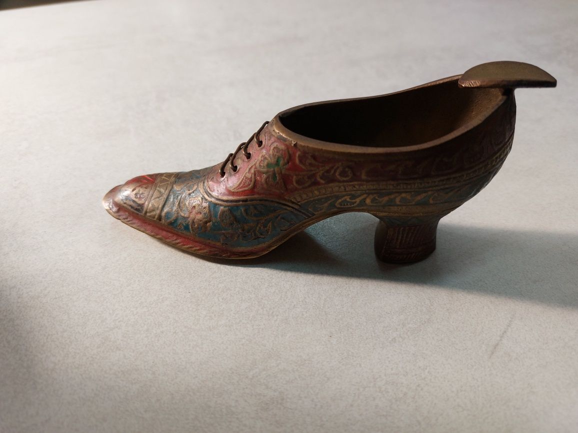 Popielnica mosiężna but. Vintage