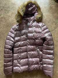 Продам куртку зимову жіночу пудрового кольору, розмір М.