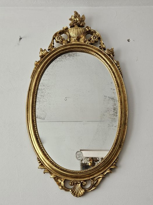 Lustro w złotej ramie Francja