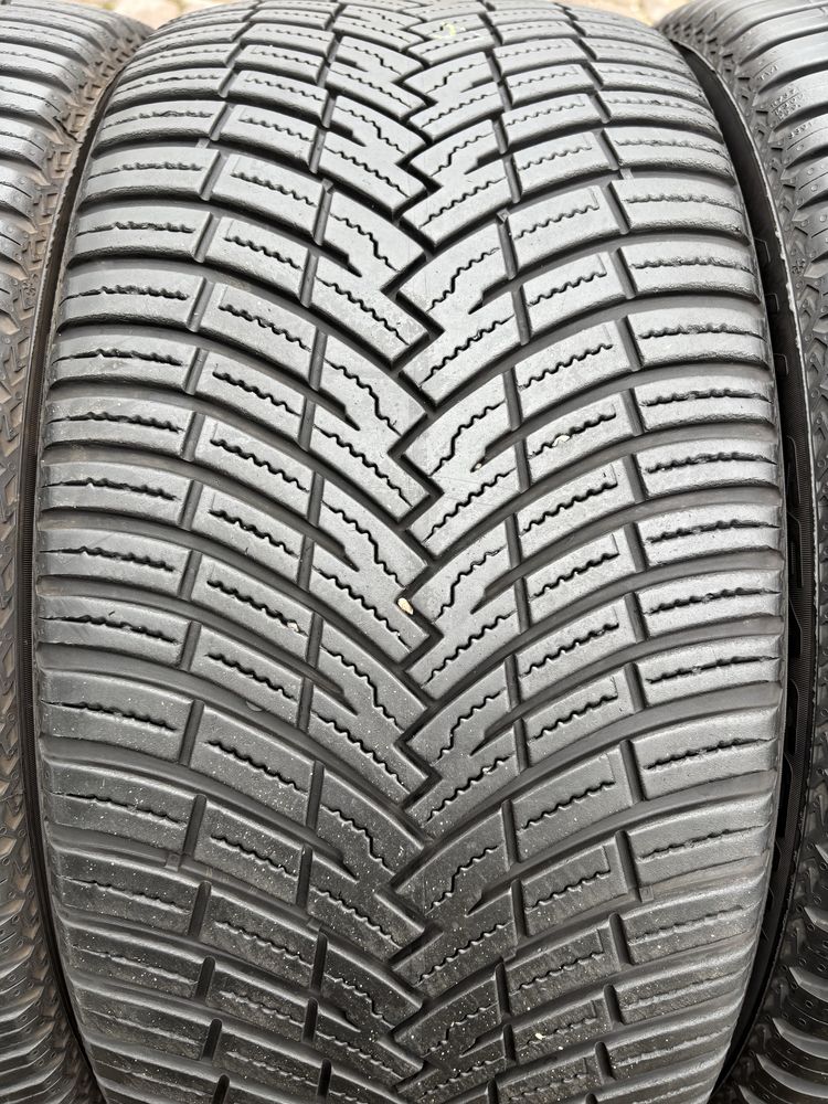 245/40/19 Pirelli całoroczne 22 rok