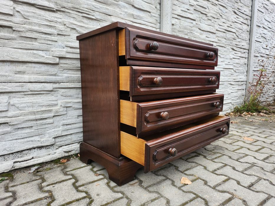 Zgrabna komoda dębowa. .