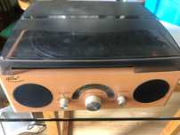 Gira discos e radio da marca Celta