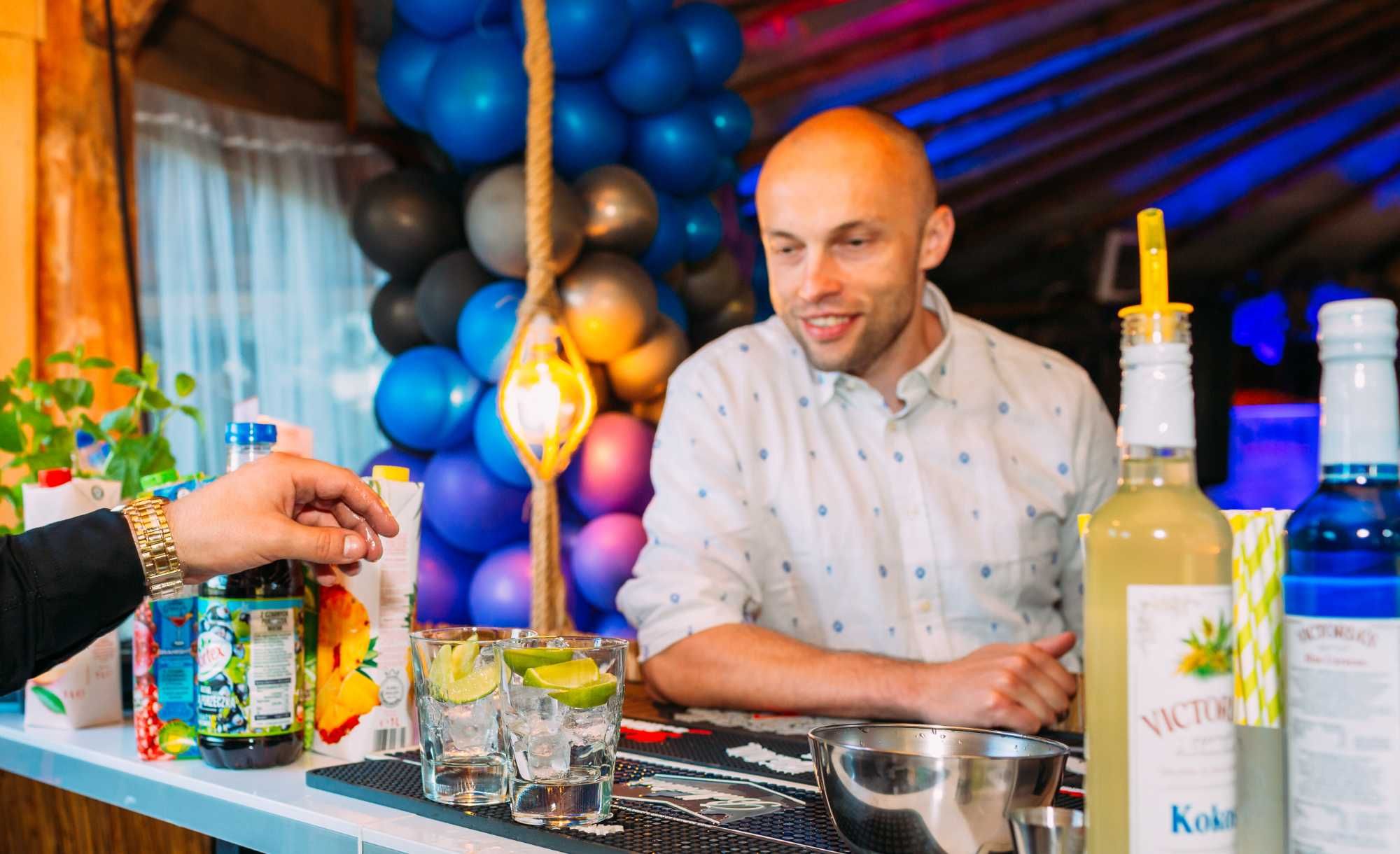 BARMAN na twoją imprezę MOBILNY BAR na wesela 18 40 eventy
