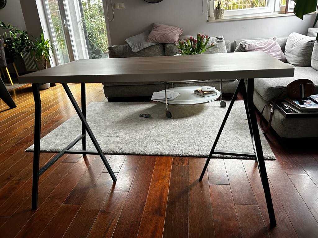 Biurko Ikea z drewnianym blatem