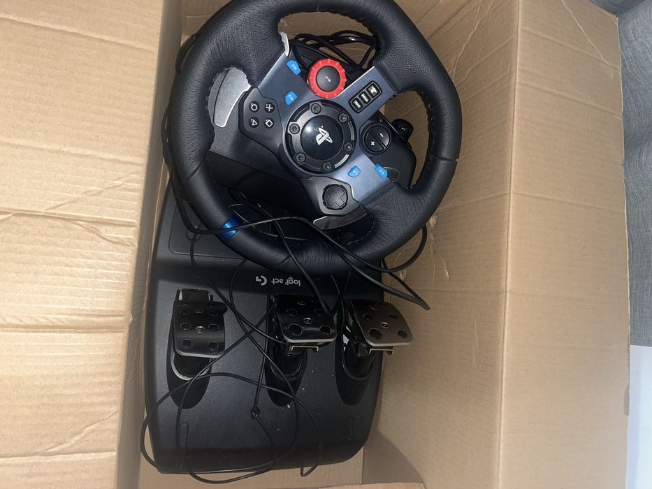 Volante e pedais logitech