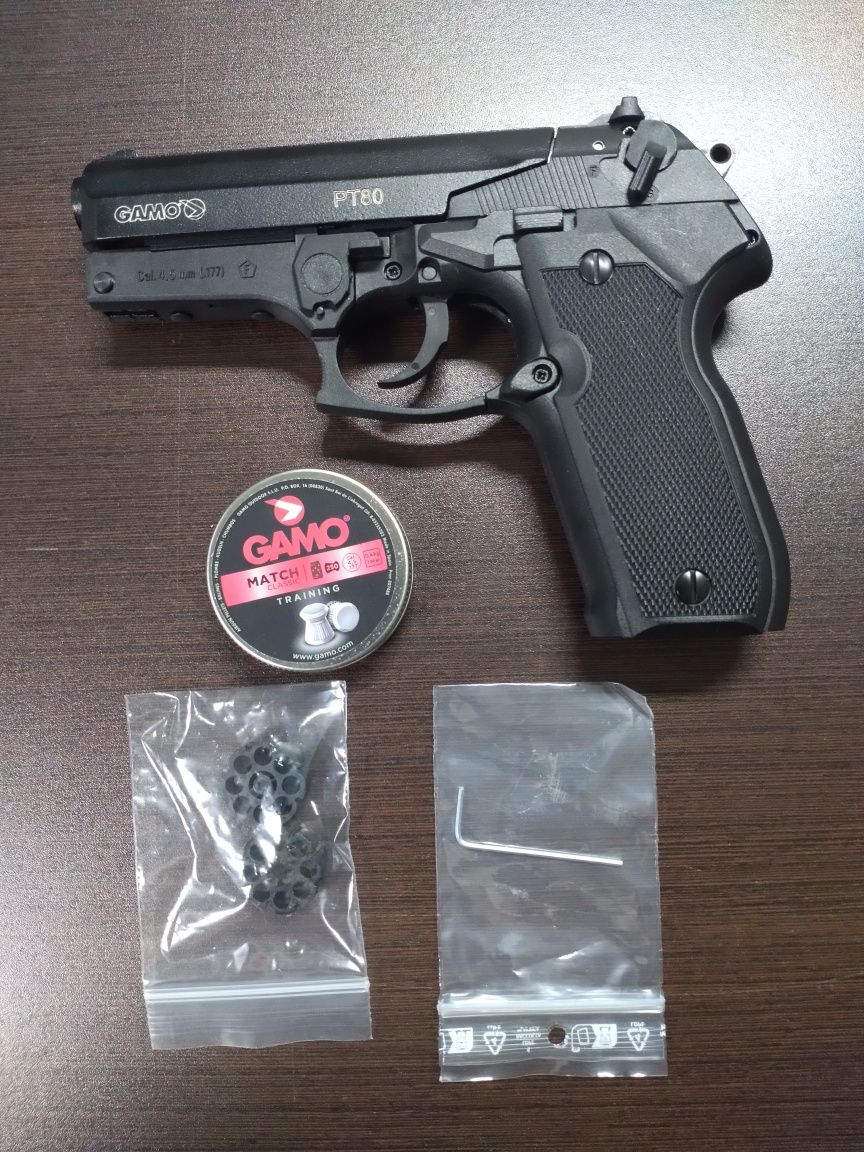 A pistola Gamo PT- 80 de chumbos (Gás),