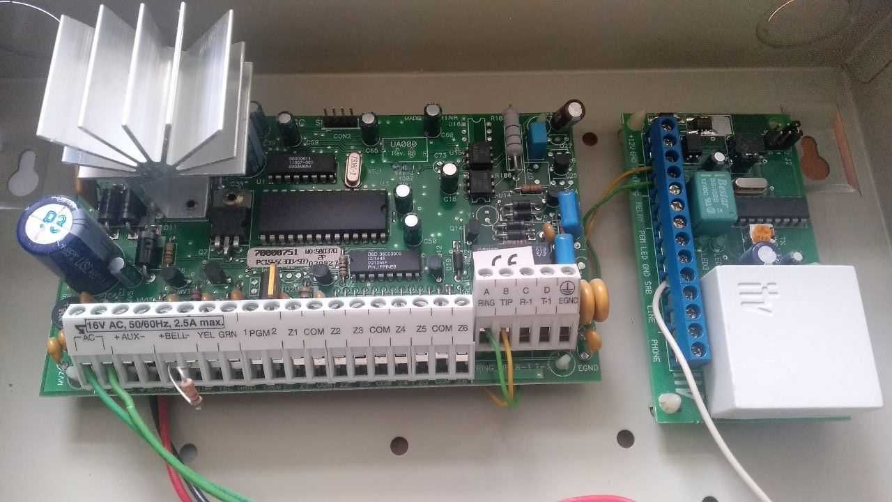 Сигнализация DSC PC-1565+клавиатура DSC PC1555RKZ+Lind 8 +датчики