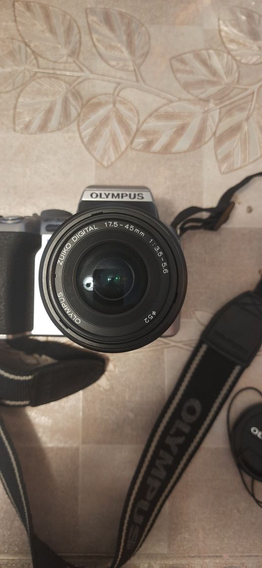 Продаю дёшево фотоаппарат Olympus E-500