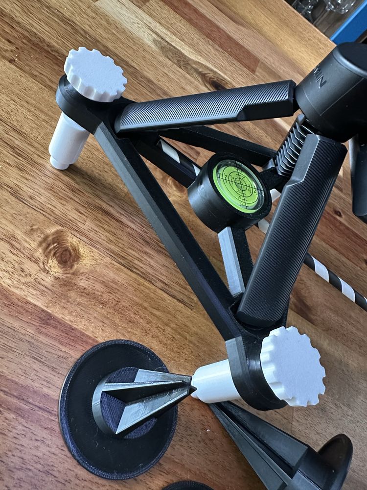 Statyw do Garmin Approach R10 z poziomicą. Wydruk 3D