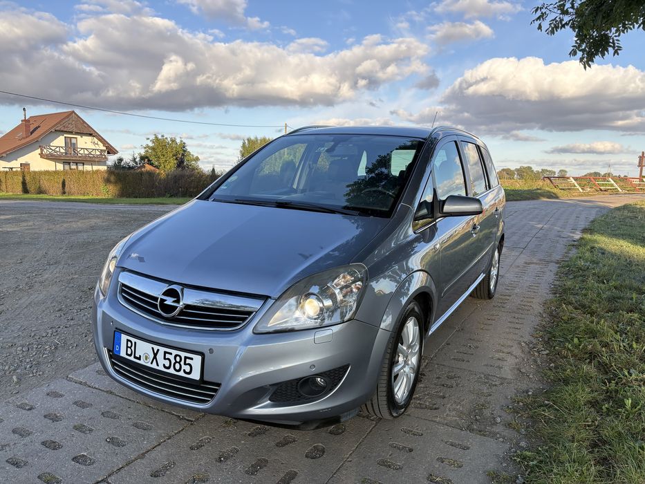 Opel zafira B lift 1.7 cdti hak bezwypadkowy