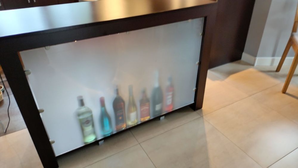 Wyspa kuchenna,barek z podświetleniem