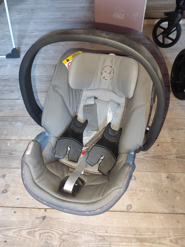 Wózek ADAMEX FUTURO z fotelikiem CYBEX ATON5