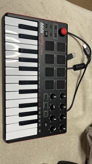MIDI-клавіатури Akai  Akai MPK Mini MKII