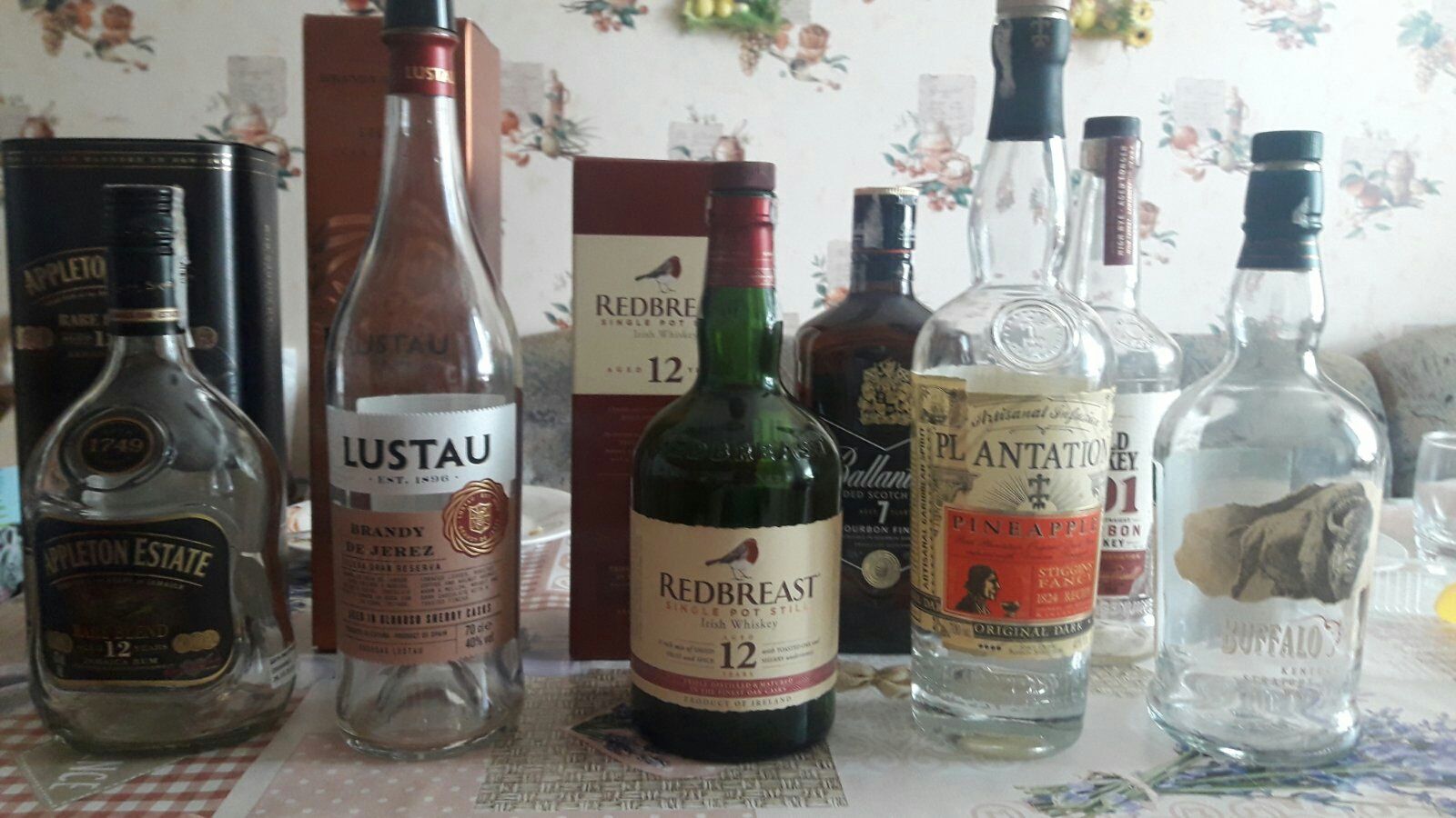 Бутылки Виски, Ром ( пустые)