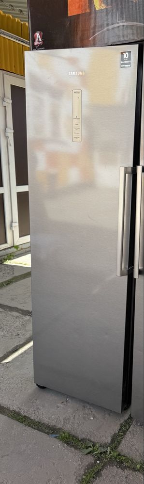 Морозильна камера Samsung RZ32C7BDES9