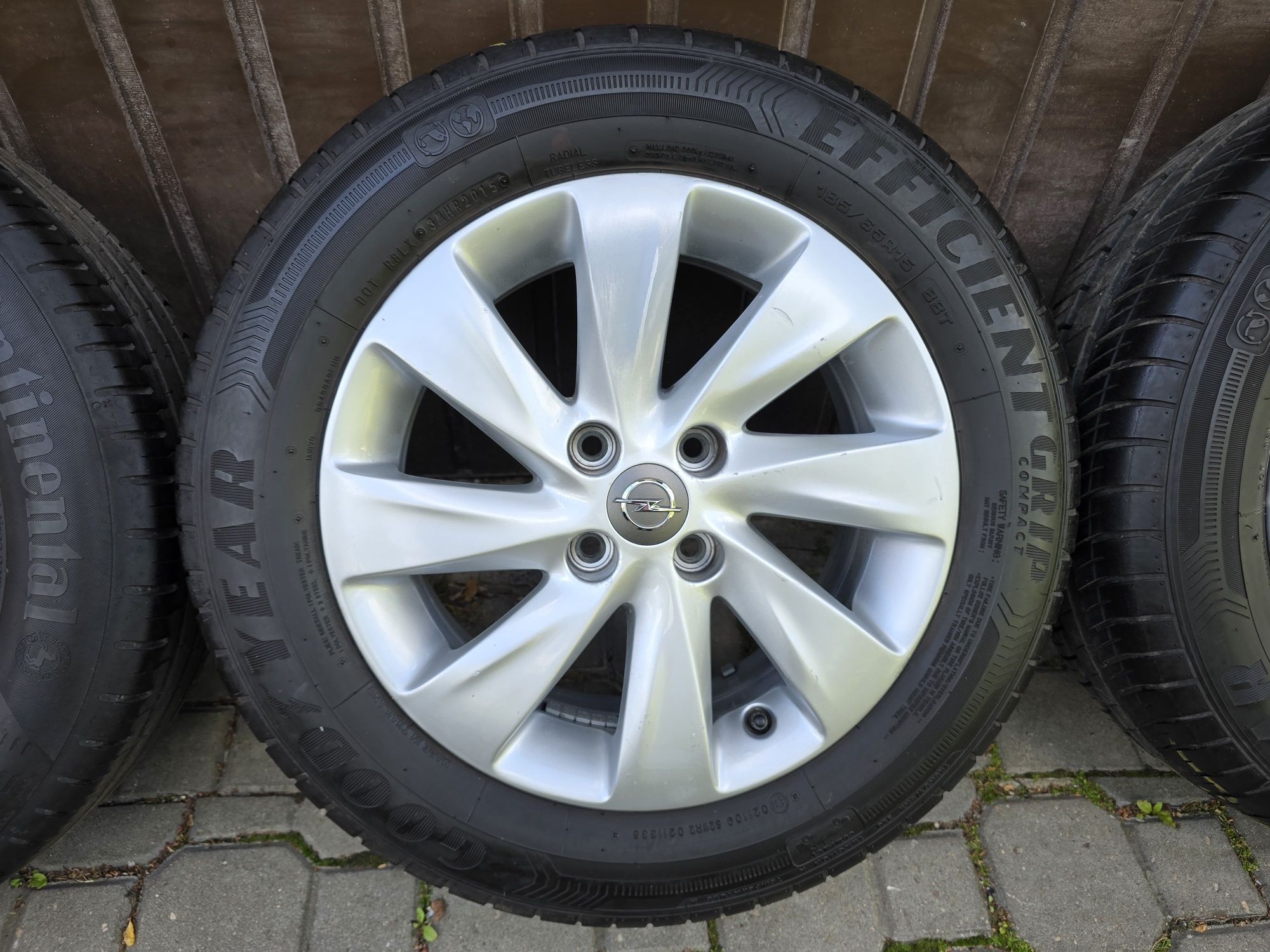 Felgi z oponami 185/65R15 Opel Corsa E D 4x100 Astra H Meriva Combo
