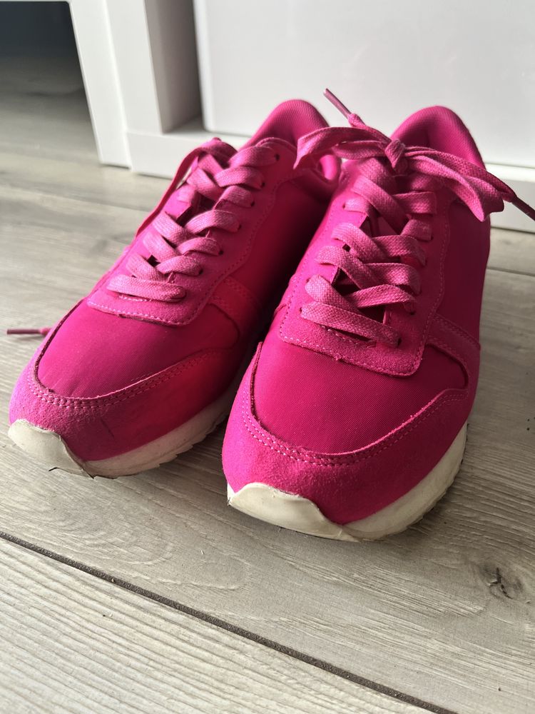 Sneakersy modne różowe Mohito rozm. 38 Barbie