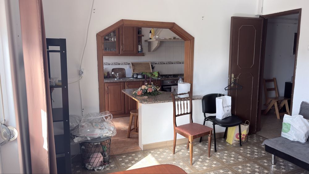 T2 e estacionamento privado