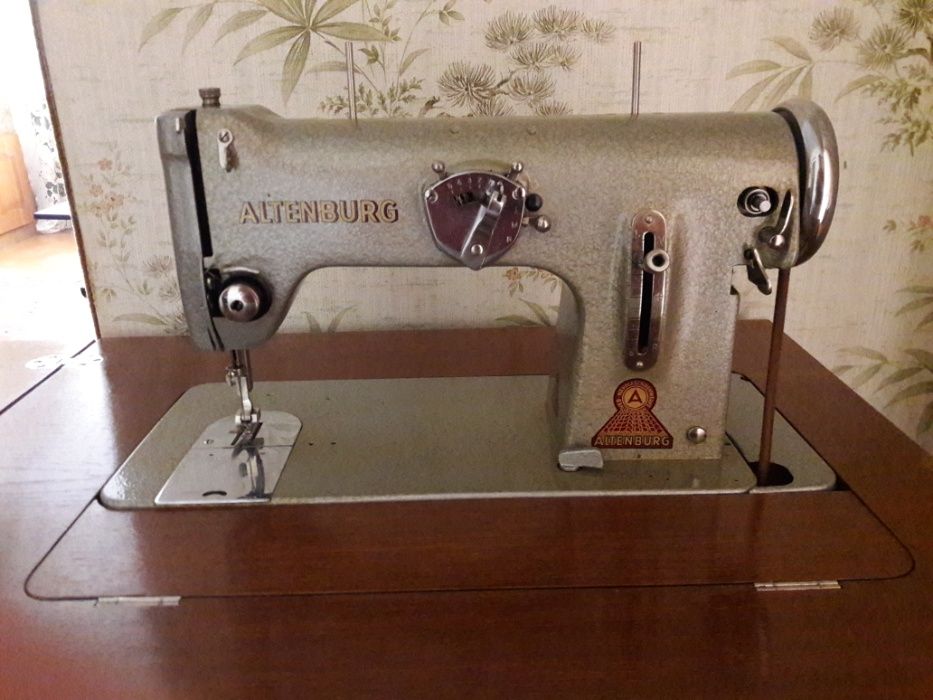 Продам универсальную швейную машинку ALTENBURG (Германия) 1956 год.
