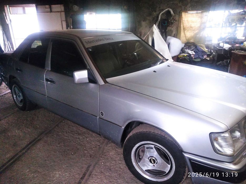 Мерседес - Бенц W124