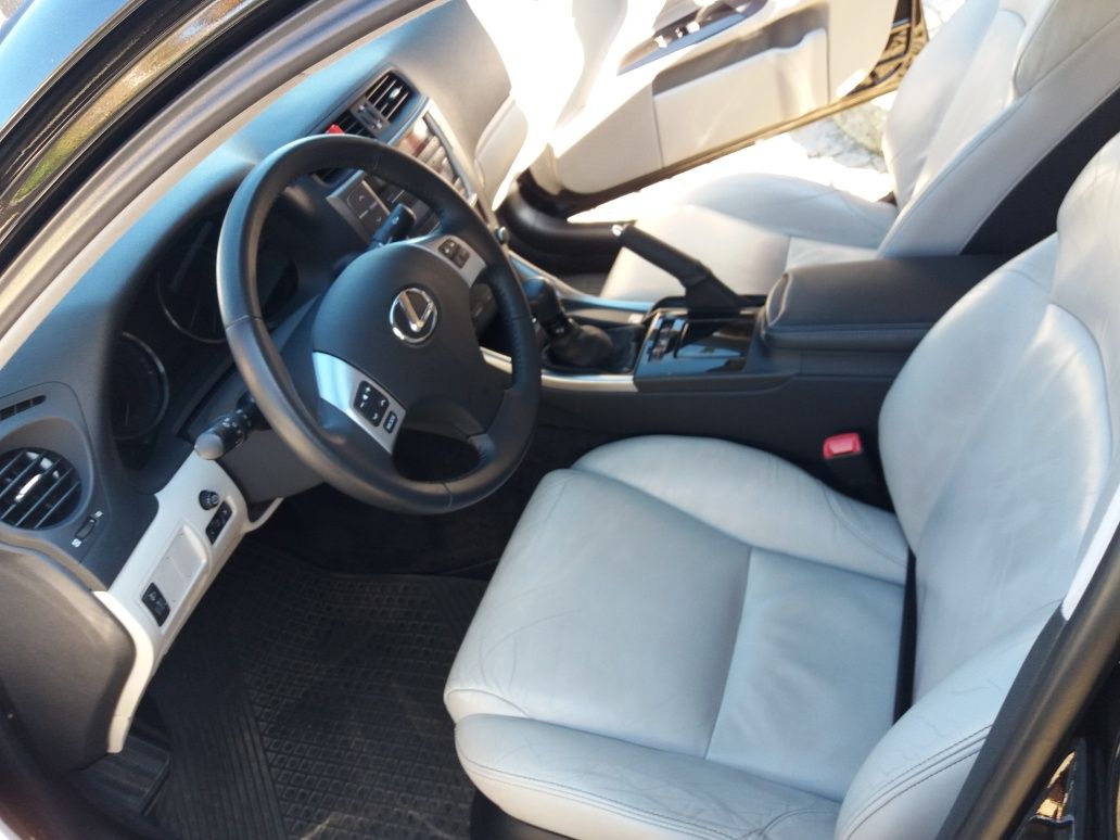 Lexus is 200d 150cv