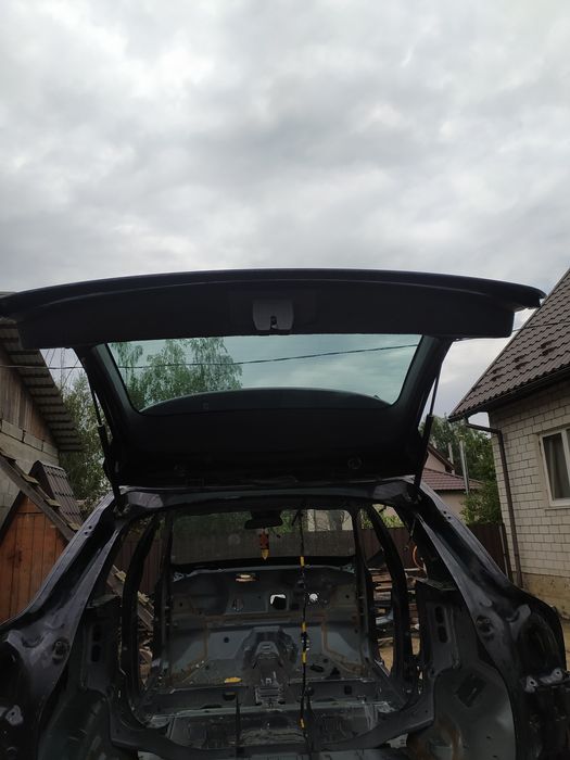 Продам кришку багажника volvo xc60 11-го року
