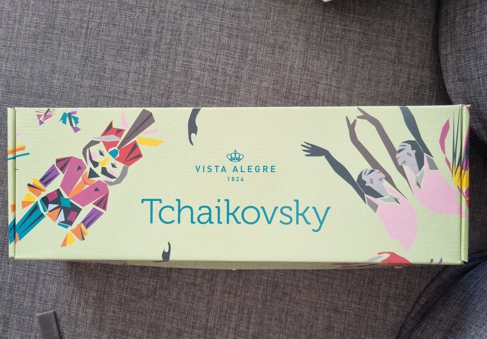 Conjunto Vista Alegre “Tchaikovsky” – 4 Chávenas de Café com Pires