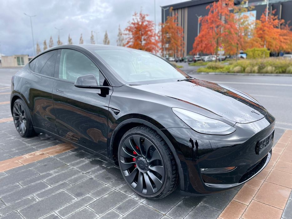 Tesla Model Y Performance  Одесса,Интересует обменна квартиру в Одессе
