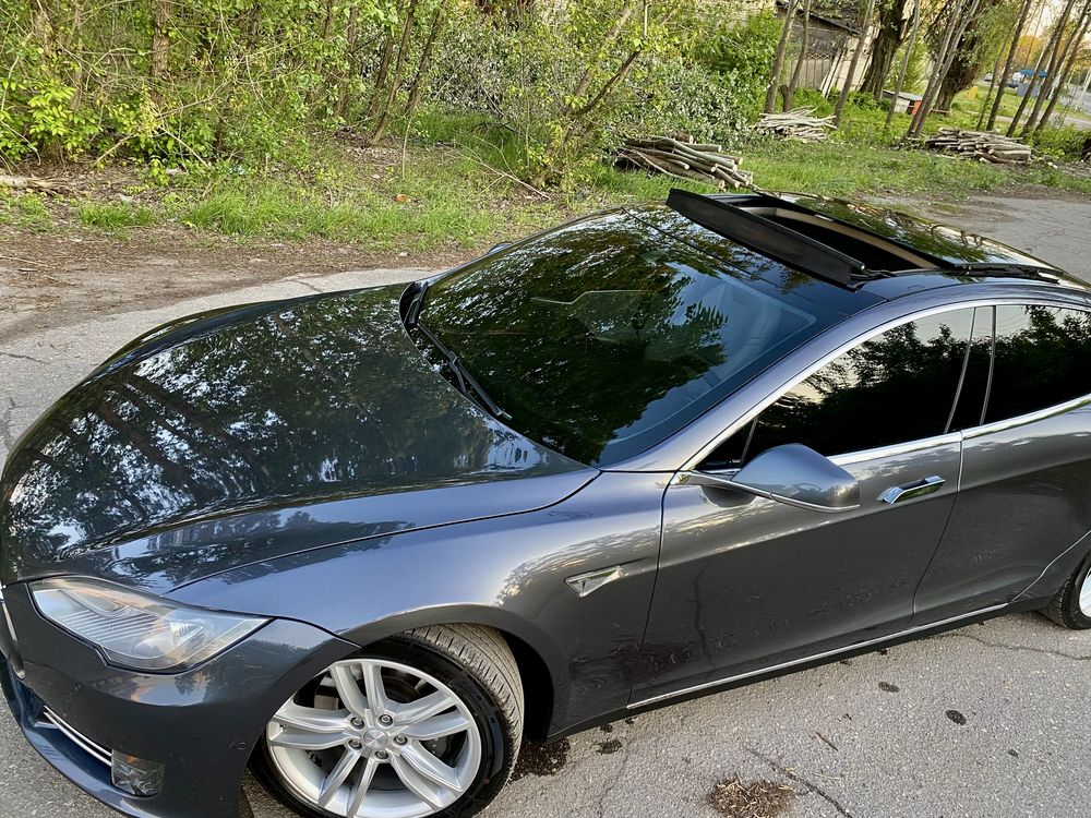 Tesla model S стекла панарама