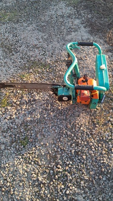 Продам Бензопилку Урал