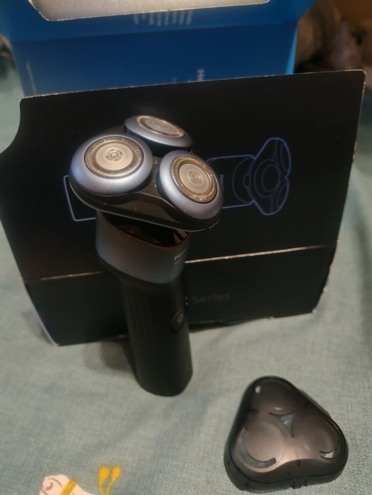 Продам електробритву Philips X5000