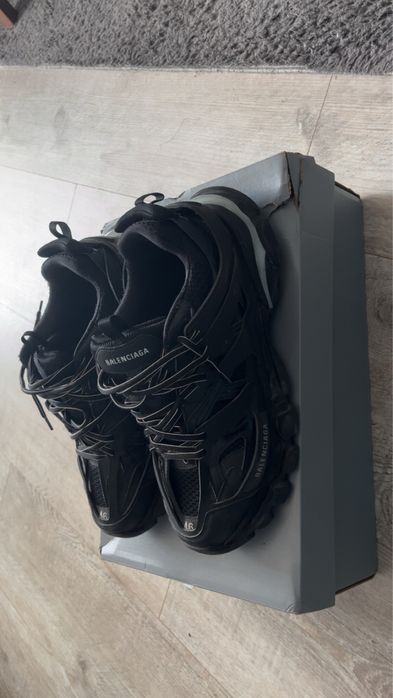 Balenciaga track