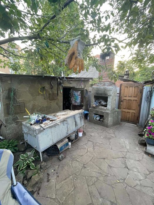 Продается частный дом в центре города.