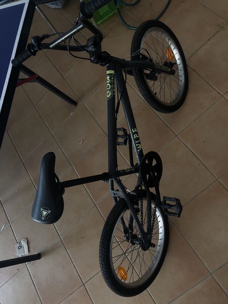 Bicicleta BMX.
