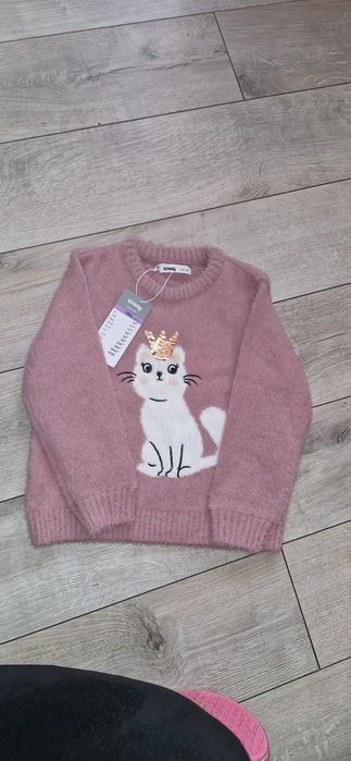 Sweterek dla dziewczynki r.104