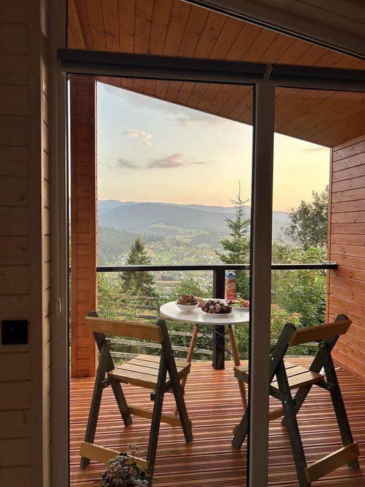 Відпочинок у Карпатах. Котедж "Під лісом".