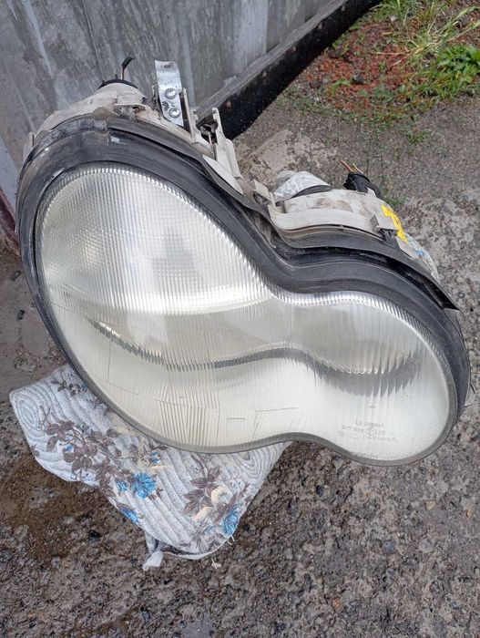 Фара на Мерседес 203