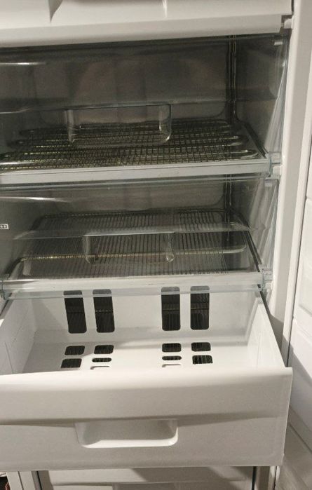 Срочно! Новая, вертикальная морозильная камера.