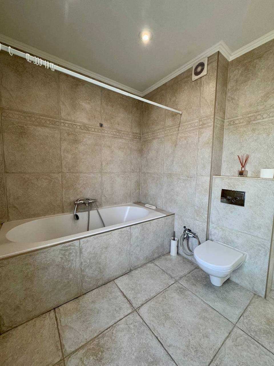 Сдаётся 3-уровневый дом 220 м² 5 соток! фонтан!