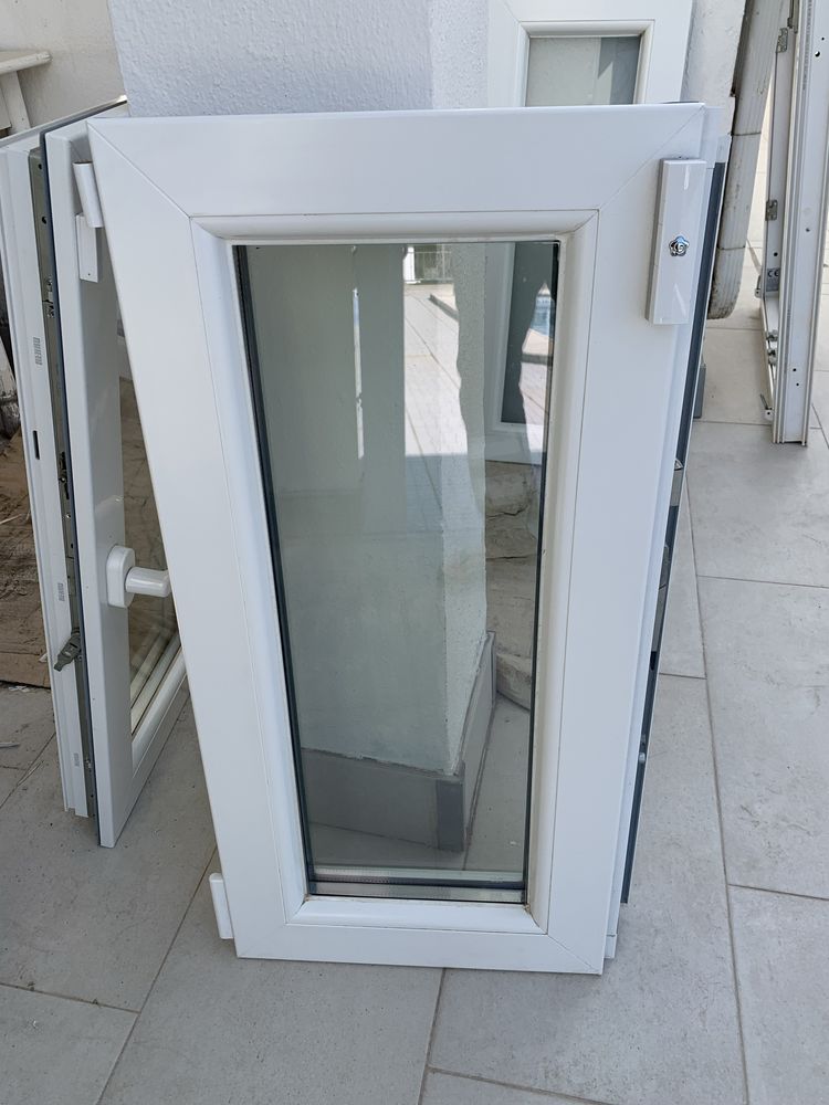 Janela PVC marca REHAU